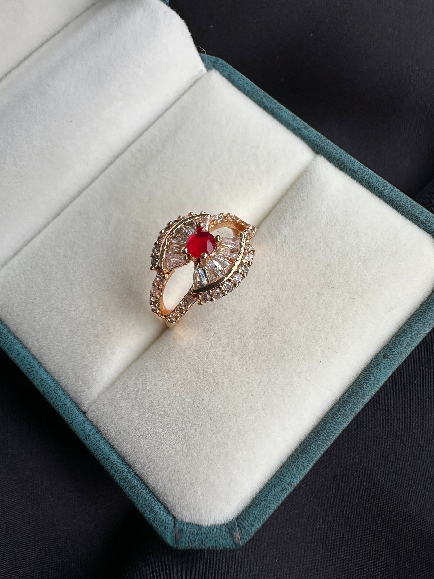 Symmetrical custom ring