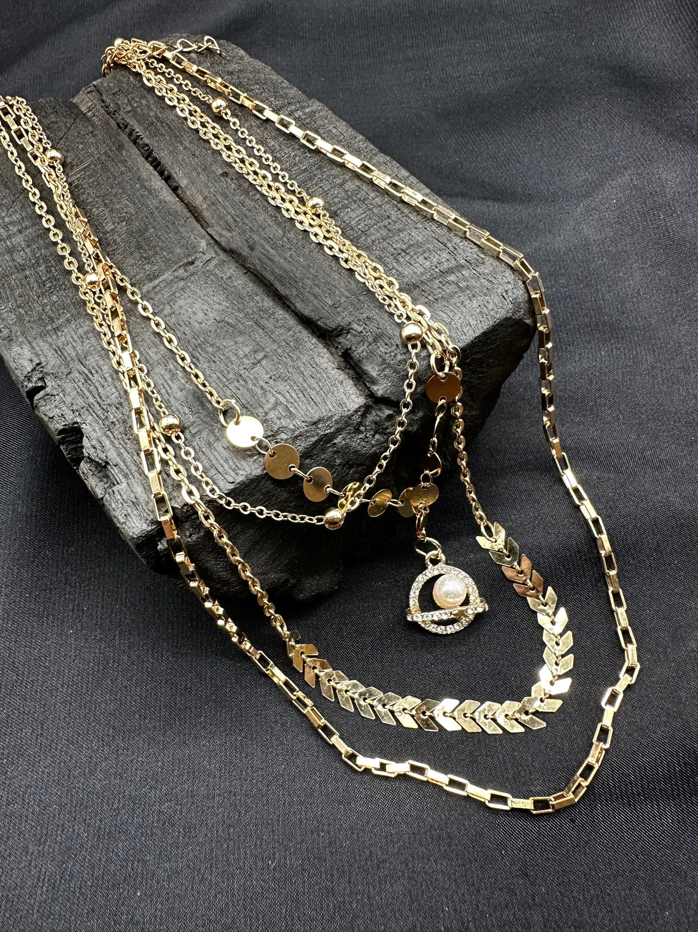 Multilayered chain necklace