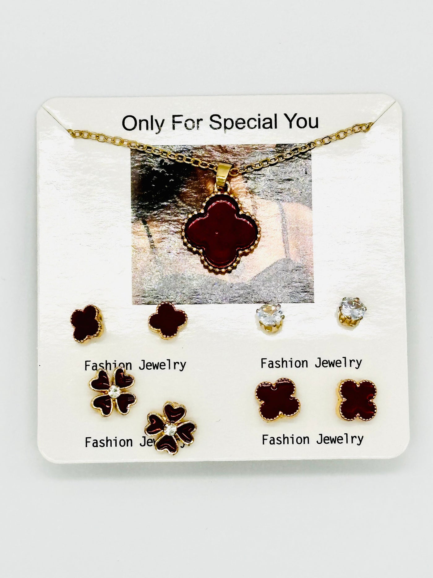 Earrings & necklace pack