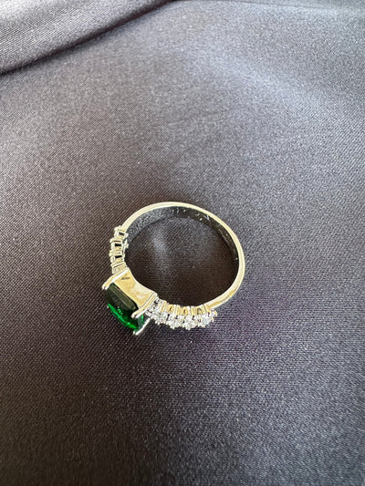 Luxurious personality ring