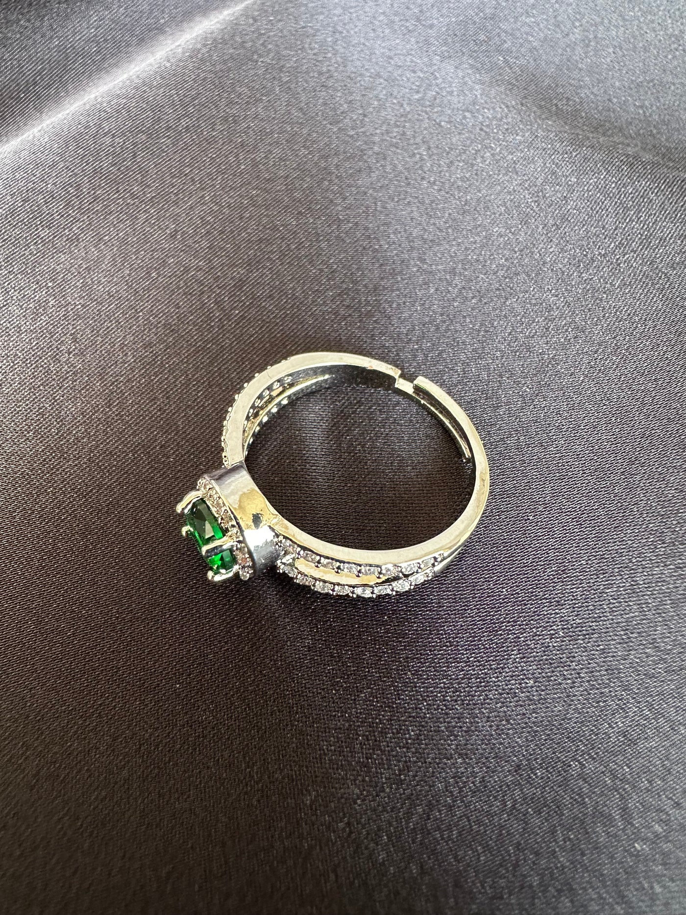 Green emerald ring