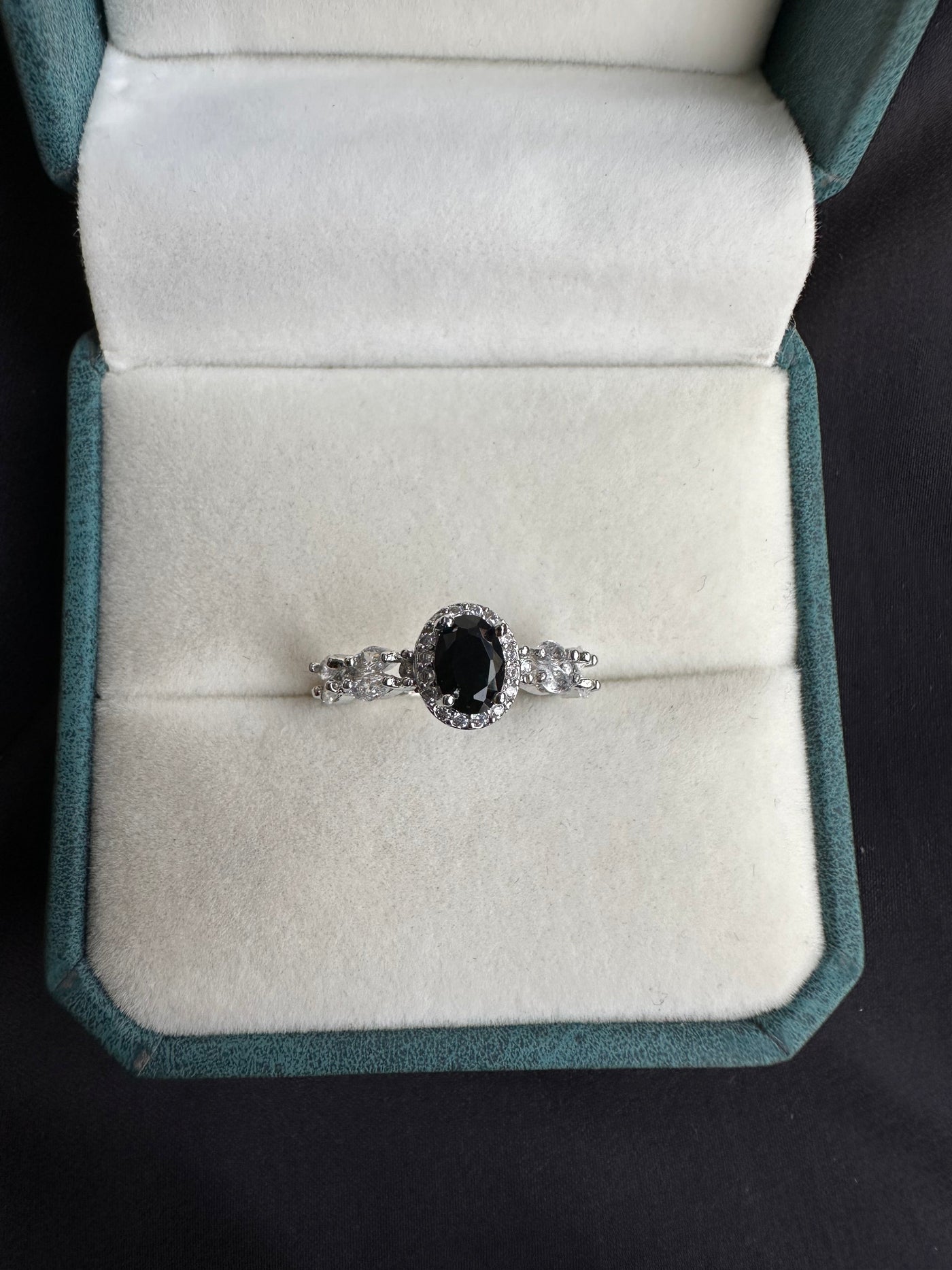 Oval stone sapphire ring