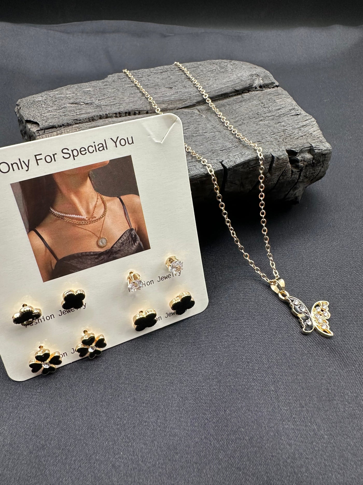 Earrings & necklace