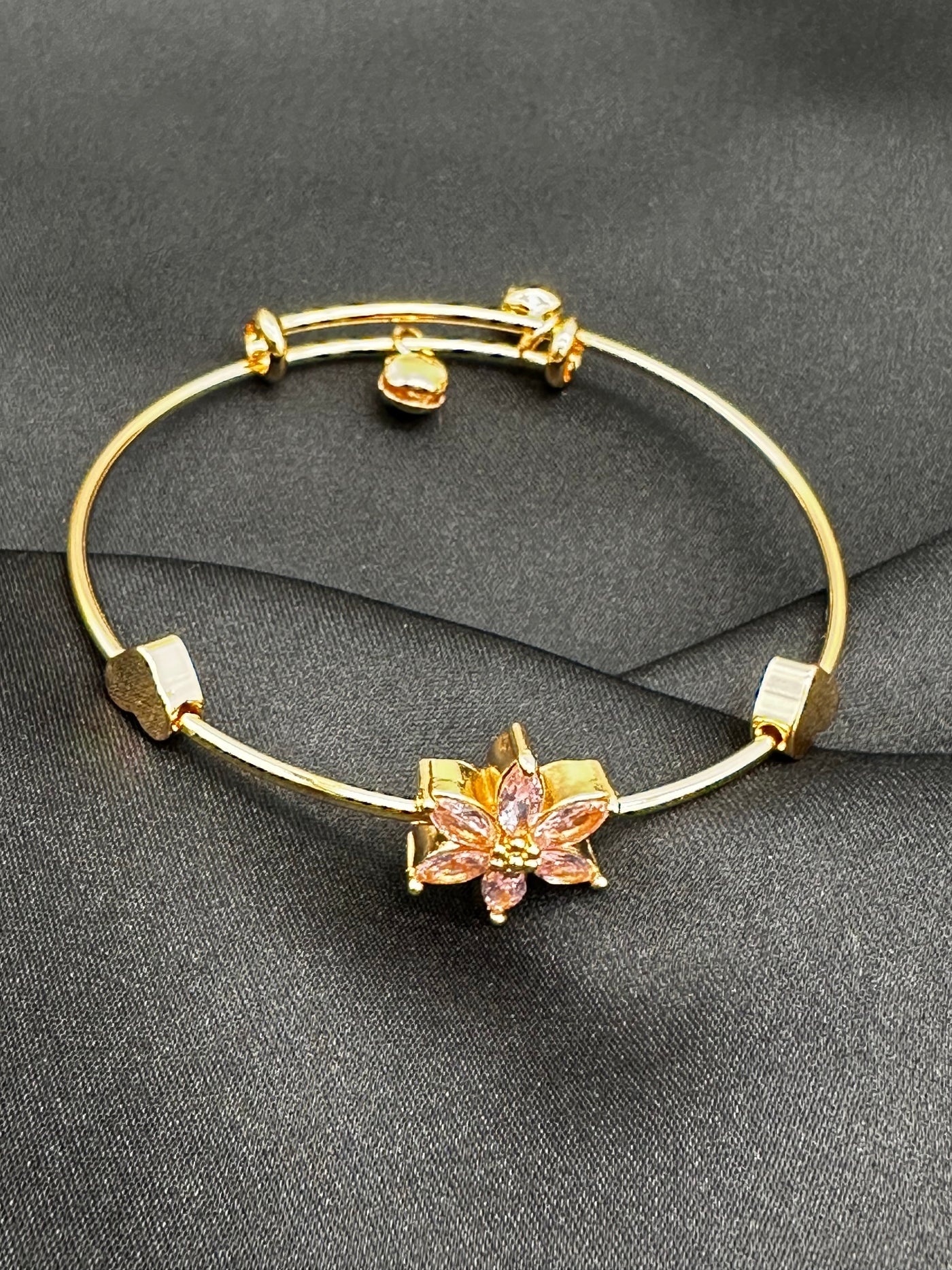 Golden flower adjustable bracelet