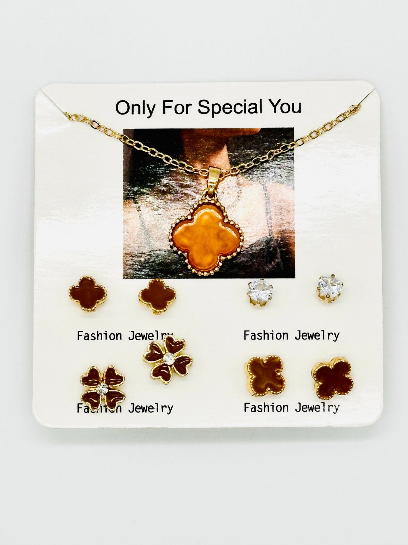 Earrings & necklace pack