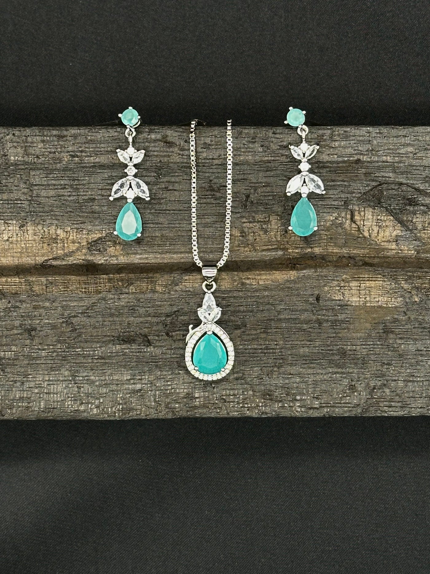 Flower bliss sea green necklace set