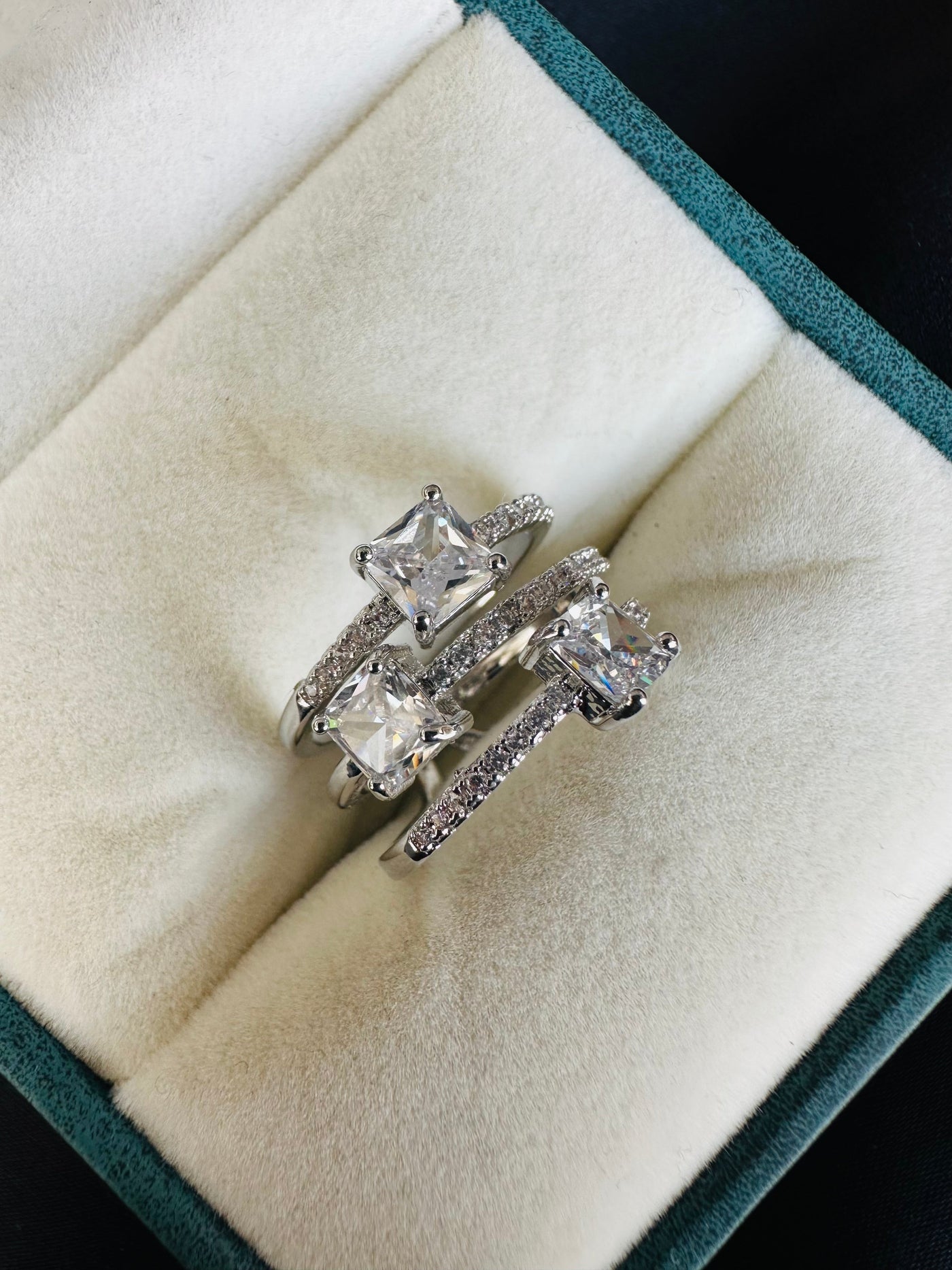 Stunning radiant ring