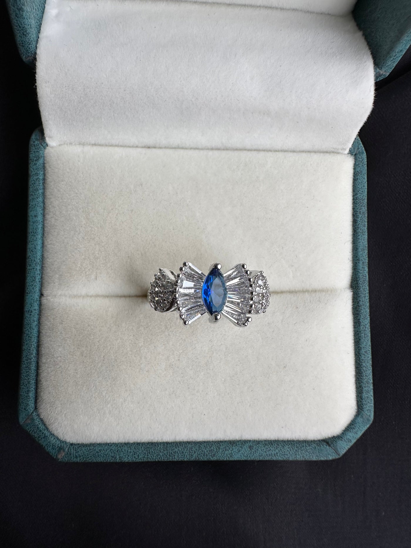 Sapphire cubic ring