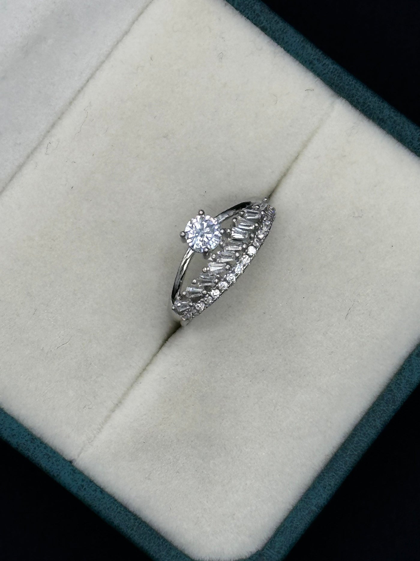 Elegant sterling silver ring