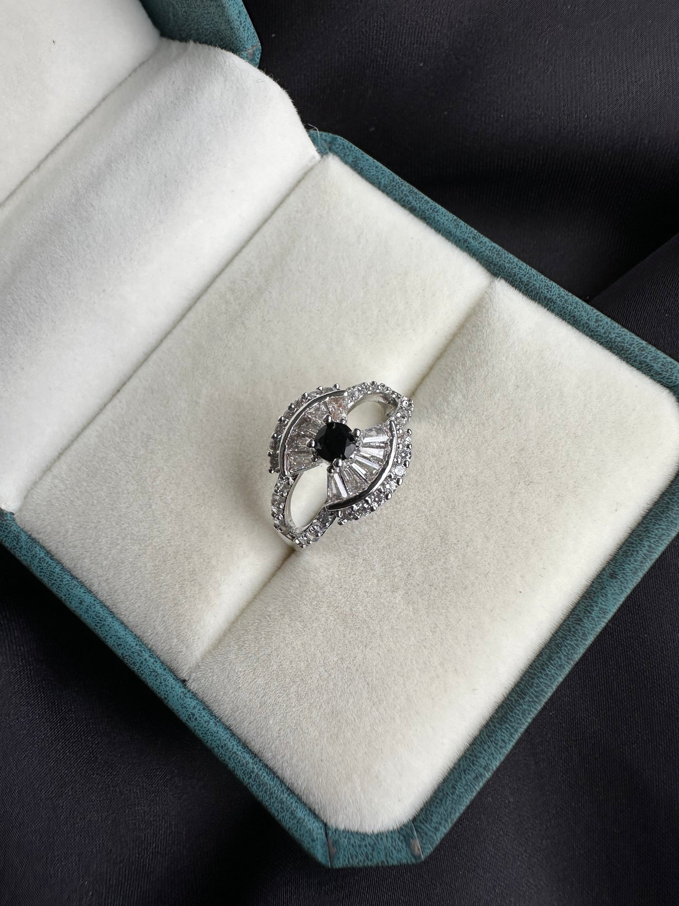 Symmetrical custom ring