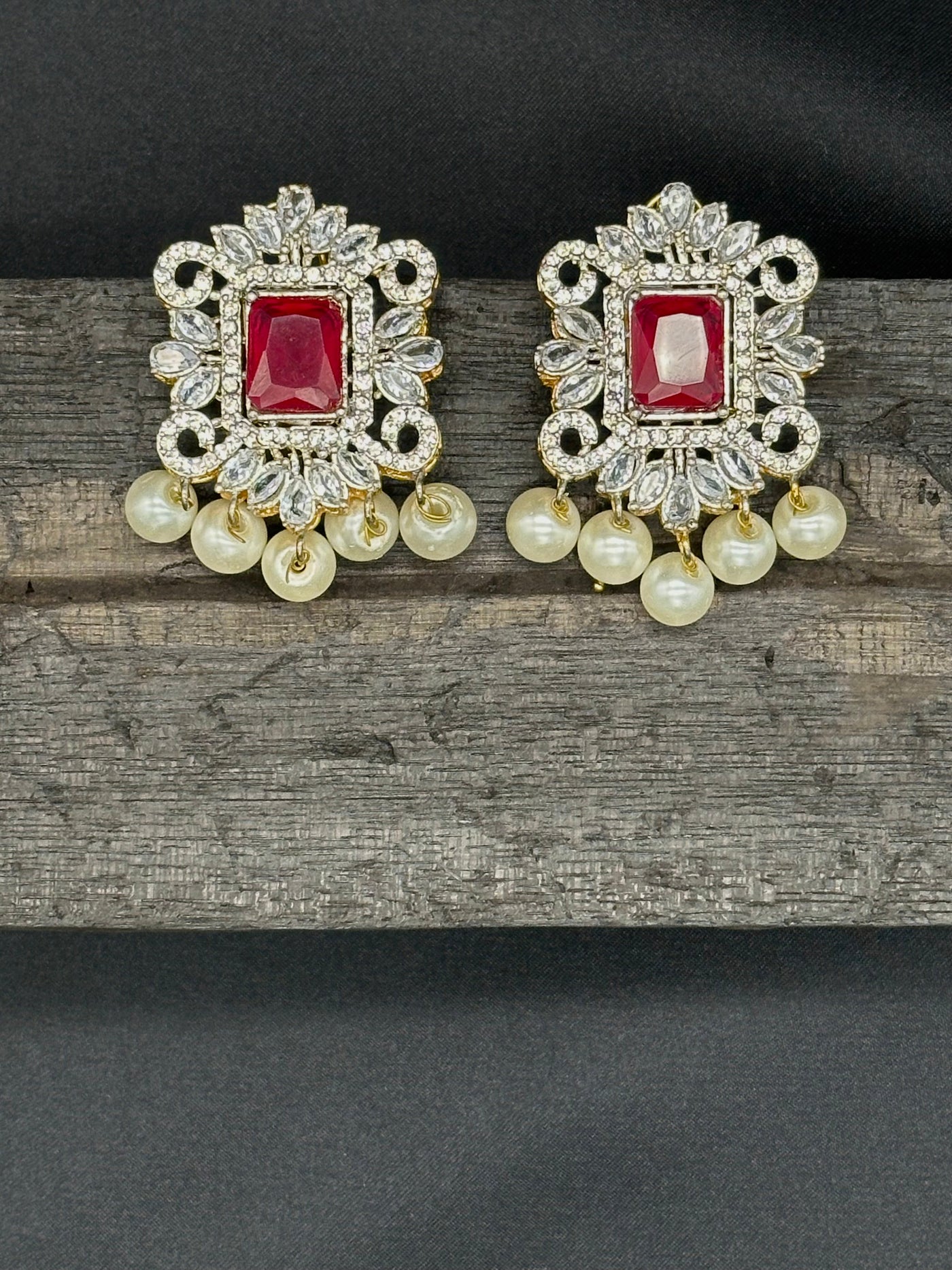 Precious pearl stone earrings