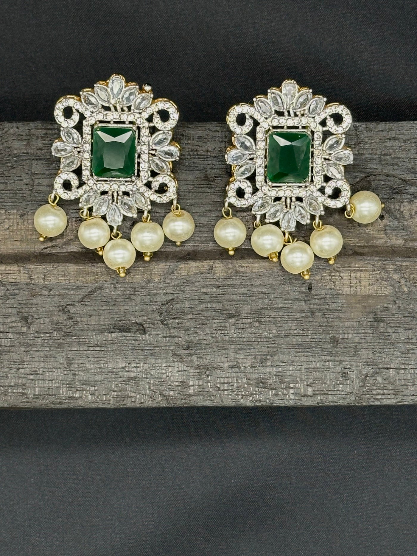 Precious pearl stone earrings