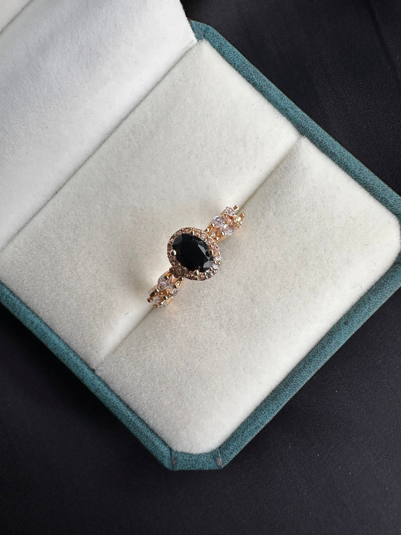 Oval stone sapphire ring