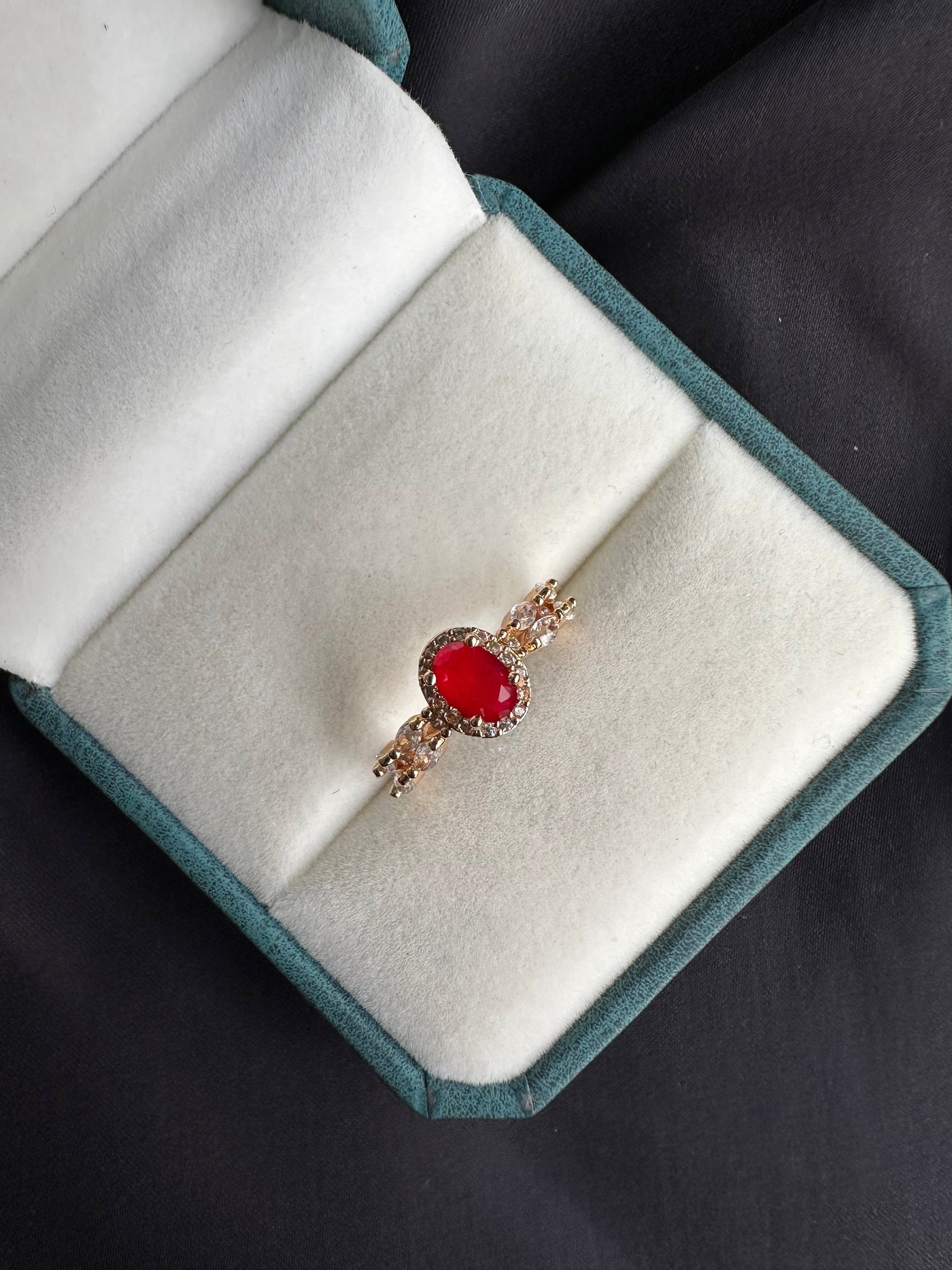Oval stone sapphire ring